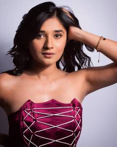 KKK 12 Contestant: कनिका मान ने व्हाइट बिकिनी में अपनी ग्लैमरस तस्वीरें की शेयर, बढ़ाया इंटरनेट का पारा