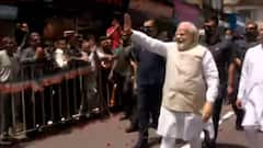 Locals shower rose petals as PM Narendra Modi arrives in Shimla | ABP News