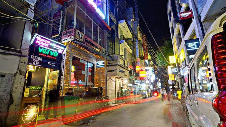 हौज खास – दिल्ली के हौज खास विलेज के बारे में तो सभी ने सुना होगा. ये वीकेंड बिताने के लिए सबसे परफेक्ट जगह है. यहां आप  सस्ते कैफे और क्लब का लुत्फ उठा सकते हैं. इसके अलावा यहां का हौज खास विलेज भी बेहद खास है.