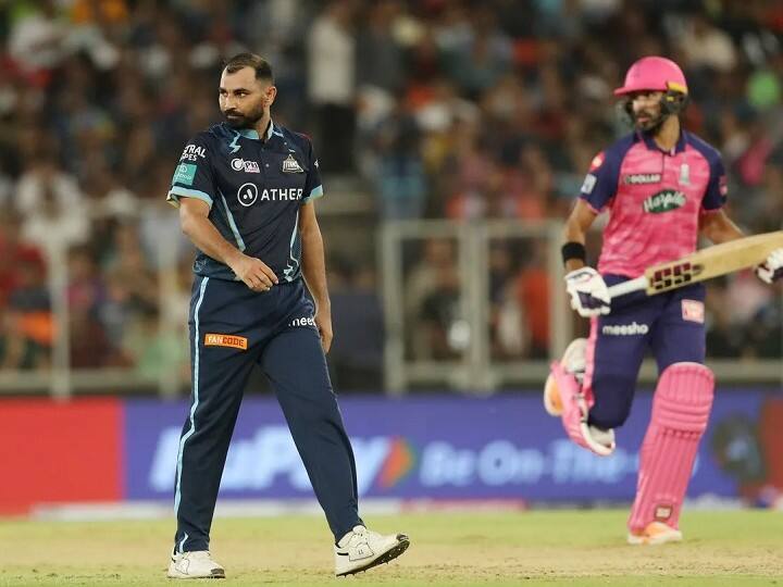 गुजरात टाइटंस के मोहम्मद शमी इस मामले में तीसरे नंबर पर हैं. शमी ने 61 ओवर गेंदबाजी की, जिनमें 172 गेंदों पर उन्होंने कोई रन नहीं दिया. (फोटो सोर्स: iplt20.com)