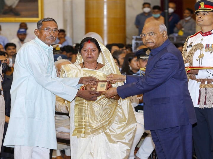 President Kovind presents Shaurya Chakra to Purnanand, Constable (GD), 204 Cobra CRPF, Chhattisgarh (Posthumous). He displayed extraordinary gallantry and made supreme sacrifice in the line of duty while fighting Maoists. (Source: PTI)