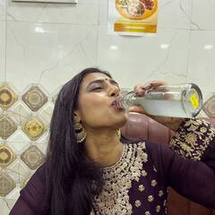 Intinti Gruhalakshmi Kasthuri Photos: గోలీసోడాతో గృహలక్ష్మి, అదో రకమైన ఆనందం అంతే!