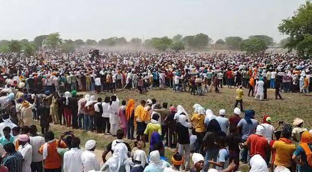 Punjabi Singer and Congress Leader Sidhu Musewala's Funeral has been held in his native village Musa ਪੰਜ ਤੱਤਾਂ 'ਚ ਵਿਲੀਨ ਹੋਇਆ ਟਿੱਬਿਆਂ ਦਾ ਪੁੱਤ Sidhu Moosewala , ਪੁੱਤ ਦੀ ਚਿਖਾ ਨੂੰ ਪਿਉ ਨੇ ਭੇਂਟ ਕੀਤੀ ਅਗਨੀ