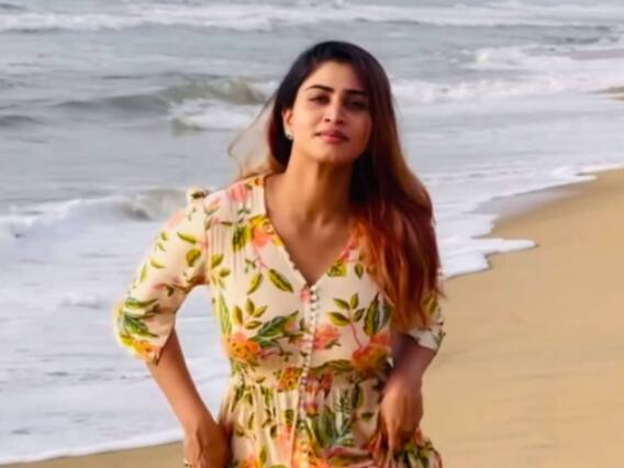 shivani pics: பிக்பாஸ் ஷிவானியின் பீச் பிக்ஸ்...! shivani pics: பிக்பாஸ் ஷிவானியின் பீச் பிக்ஸ்...!