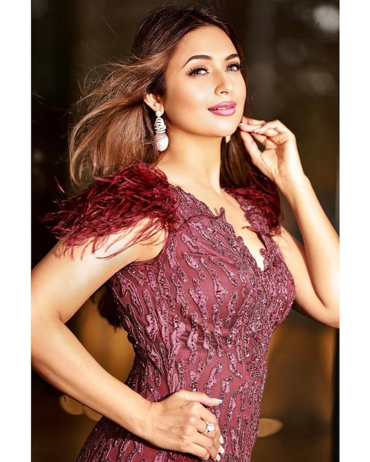 दिव्यांका त्रिपाठी- अभिनेत्री एक्टिंग में आने से पहले आर्मी ऑफिसर बनना चाहती थीं और इसके लिए वो तैयारियों में भी जुटी थी. एक इंटरव्यू में दिव्यांका ने बताया भी था कि वो काफी टॉम ब्वॉय थीं और उन्हें राइफल शूटिंग में गोल्ड मेडल भी मिला था.