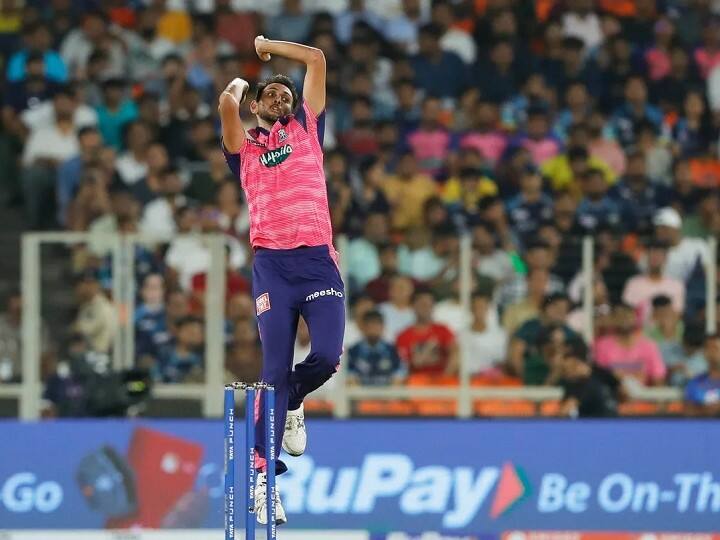IPL 2022 में राजस्थान रॉयल्स के तेज गेंदबाज प्रसिद्ध कृष्णा डॉट गेंद फेंकने के मामले में पहले नंबर पर रहे. उन्होंने कुल 399 गेंदें फेंकी, इनमें 200 गेंद पर एक भी रन नहीं बना यानी इन्होंने 50% से ज्यादा गेंद डॉट रखीं. (फोटो सोर्स: iplt20.com)