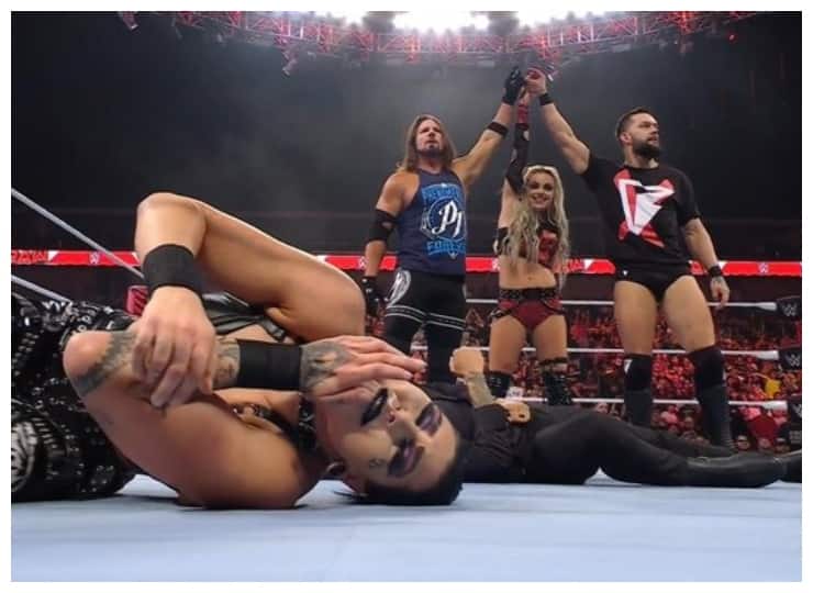 WWE RAW Results Top three momen of show brawl between Cody Rhodes and Seth Rollins WWE RAW Results: Cody Rhodes, Seth Rollins से लेकर Finn Balor तक, इन रिंग एक्शन में नजर आए कई स्टार्स, जानें आज के शो के टॉप 3 मोमेंट्स