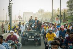 Major : 'मेजर' चित्रपटाचं हटके प्रमोशन; अदिवी आणि सई मांजरेकरनं घेतली चाहत्यांची भेट