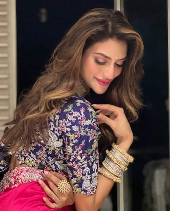 Nusrat Jahan Pics: नुसरत जहां ने पिंक साड़ी में दिखाए हुस्न दे जलवे, फोटोज देख आप भी खो बैठेंगे अपना दिल