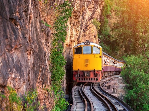Longest Train Travels: भारत के इन रूट्स पर कर सकते हैं सबसे लंबी ट्रेन यात्रा, देखें पूरी लिस्ट