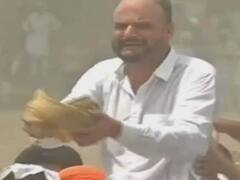 Sidhu Moose Wala Funeral: किसी को ना देखना पड़ा ऐसा लम्हा, सिद्धू मूसेवाला के लिए लोगों का प्यार देख पिता ने उतार दी पगड़ी