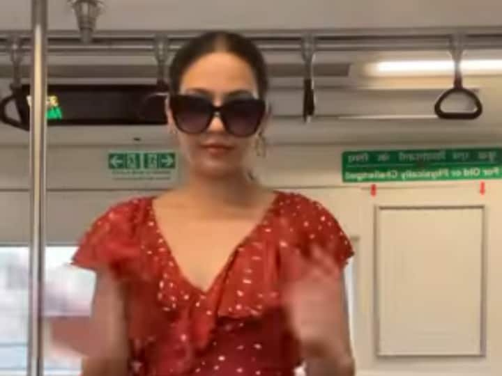 Woman nails Jiggle Jiggle dance challenge in Delhi metro Watch: दिल्ली मेट्रो में लड़की के डांस का वीडियो तेजी से वायरल, आपने देखा क्या?