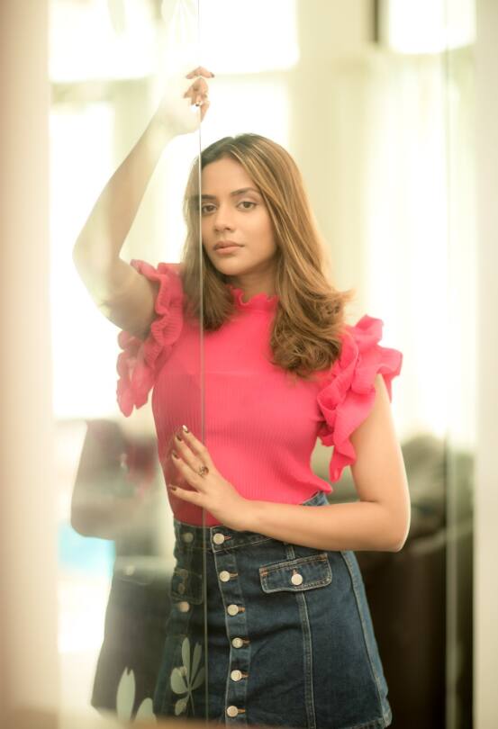 யாரிதழில் யாரிதழோ வேர்த்துவிடும் வெங்குழலோ உச்சி முதல் பாதம் வரை எத்தனையோ வித்தைகளோ