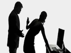 Crime : பணியிலிருந்த பெண்ணுக்கு முத்தம் கொடுத்த மேலாளர்.. தூக்கிய காவல்துறை.. சென்னையில் பரபரப்பு