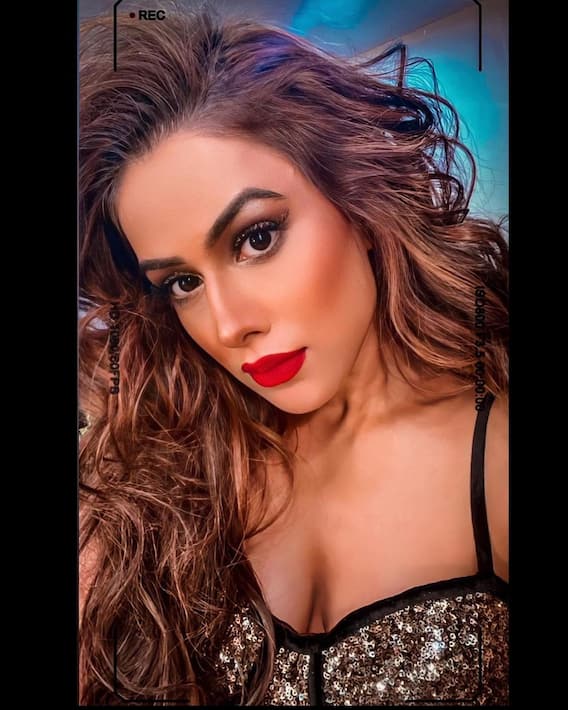 Nia Sharma Photos: ब्लैक लहंगा चोली पहने निया शर्मा ने एक बार फिर ढाया कहर, ग्लैमरस अदाओं ने बढाया इंटरनेट का पारा