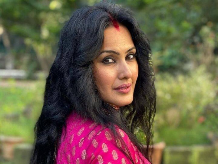 Kamya Punjabi : पाणीपुरीच्या स्टॉलवर एक लाख रुपये विसरली काम्या पंजाबी; नंतर घडलं असं काही... kamya punjabi forgot her 1 lakh rupees cash at pani puri stall in indore Kamya Punjabi : पाणीपुरीच्या स्टॉलवर एक लाख रुपये विसरली काम्या पंजाबी; नंतर घडलं असं काही...