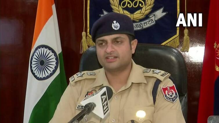 Sidhu Moose Wala Murder Case: 'SIT has been formed under my supervision, accused will be arrested soon', said SSP Gaurav Tora Sidhu Moose Wala Murder Case: 'ਮੇਰੀ ਨਿਗਰਾਨੀ 'ਚ SIT ਦਾ ਗਠਨ ਕੀਤਾ ਗਿਆ, ਜਲਦ ਹੀ ਮੁਲਜ਼ਮਾਂ ਨੂੰ ਕੀਤਾ ਜਾਵੇਗਾ ਗ੍ਰਿਫਤਾਰ'- ਐਸਐਸਪੀ ਗੌਰਵ ਤੋਰਾ