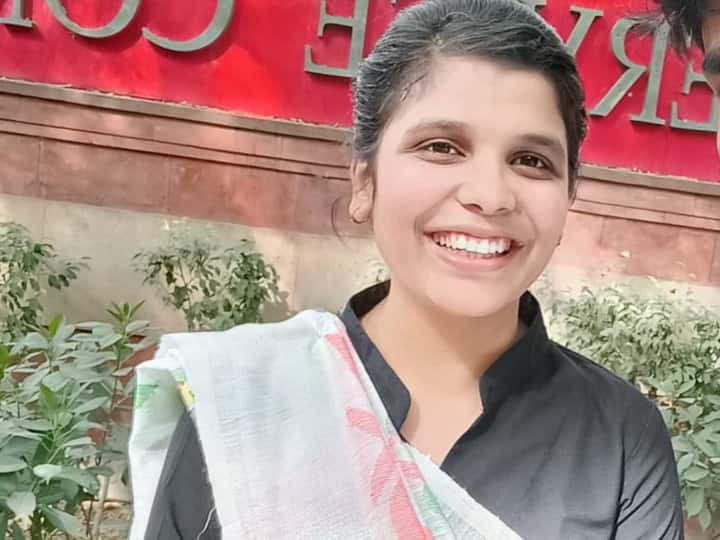 IAS Success Story Bharatpur Deepesh Kumari Gets 93rd Rank in UPSC Result 2021 ANN UPSC Result 2021: भरतपुर की दीपेश कुमारी को दूसरे प्रयास में मिली 93वीं रैंक, नौकरी से इस्तीफा देकर की UPSC की तैयारी