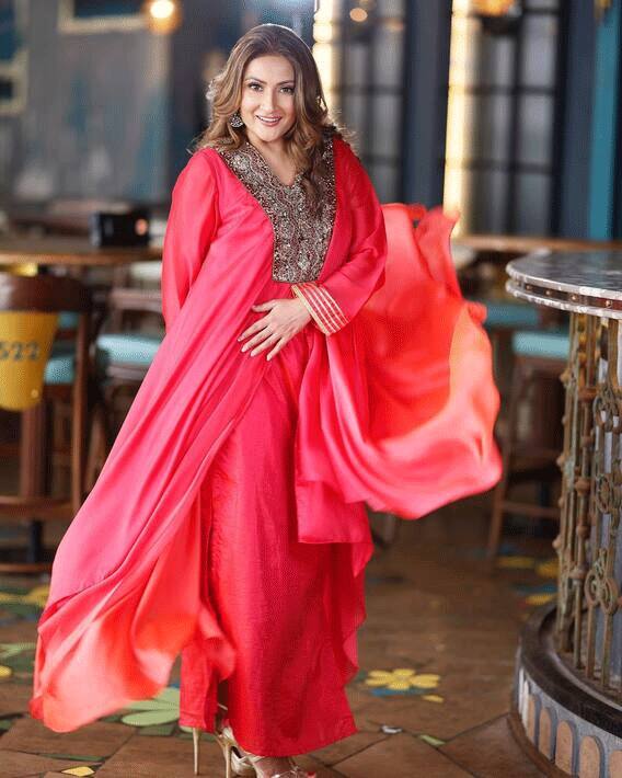 टीवी की पॉपुलर एक्ट्रेस उर्वशी ढोलकिया ने भी बिग बॉस का शो पैसों की वजह से ही किया था. उन्होंने बताया था कि शो से मिले पैसे से उन्होंने अपने बच्चों की परवरिश की थी. (फोटो: सोशल मीडिया)