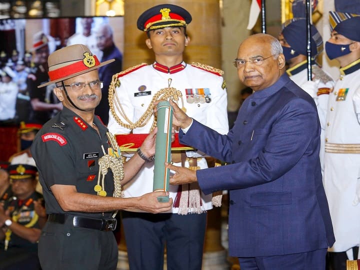 President Kovind presents Ati Vishisht Seva Medal to Lieutenant General MV Suchindra Kumar, YSM, VSM, The Infantry. (Source: PTI)