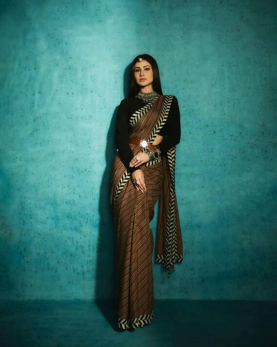 Mouni Roy Photos: साड़ी में दिखा मौनी रॉय का रॉयल लुक, खूबसूरत अंदाज देख आप भी हो जाएंगे फिदा !