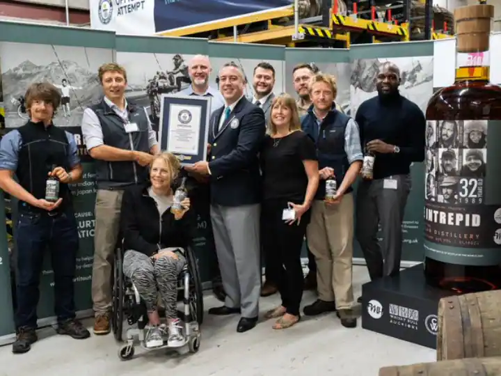 10 ਕਰੋੜ ਰੁਪਏ 'ਚ ਵਿਕੀ ਦੁਨੀਆ ਦੀ ਸਭ ਤੋਂ ਵੱਡੀ ਵਿਸਕੀ ਦੀ ਬੋਤਲ, ਜਾਣੋ ਕੀ ਹੈ ਇਸ 'ਚ ਖ਼ਾਸ Trending News : Worlds largest bottle of Whisky Sells for 11 million British pound 10 ਕਰੋੜ ਰੁਪਏ 'ਚ ਵਿਕੀ ਦੁਨੀਆ ਦੀ ਸਭ ਤੋਂ ਵੱਡੀ ਵਿਸਕੀ ਦੀ ਬੋਤਲ, ਜਾਣੋ ਕੀ ਹੈ ਇਸ 'ਚ ਖ਼ਾਸ