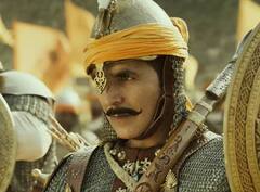 Samrat Prithviraj: अक्षय कुमार की पृथ्वीराज पर पानी की तरह बहाए गए हैं पैसे, फिल्म के सेट से लेकर किरदारों की फीस पर खर्चे गए करोड़ों रुपये