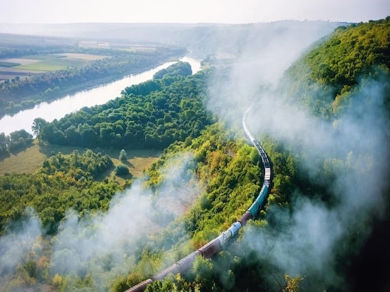 Longest Train Travels: भारत के इन रूट्स पर कर सकते हैं सबसे लंबी ट्रेन यात्रा, देखें पूरी लिस्ट