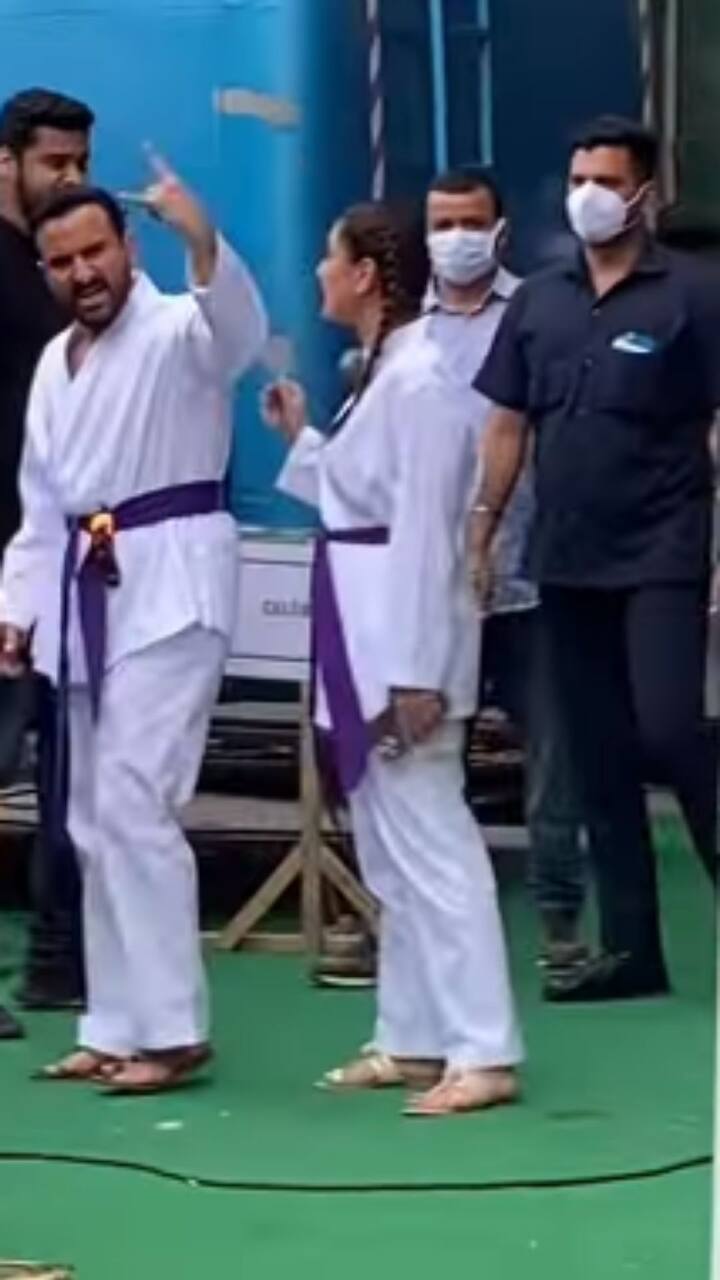 ਇਨ੍ਹਾਂ ਤਸਵੀਰਾਂ 'ਚ ਤੁਸੀਂ ਦੇਖ ਸਕਦੇ ਹੋ ਕਿ ਕਰੀਨਾ ਅਤੇ ਸੈਫ ਸਫੇਦ ਰੰਗ ਦੀ ਕਰਾਟੇ ਡਰੈੱਸ 'ਚ ਨਜ਼ਰ ਆ ਰਹੇ ਹਨ।