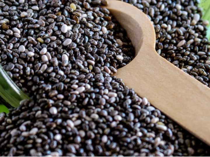 side effects of superfood chia seeds that can ruin your health Side Effects of Chia Seeds: चिया सीड्स का इस तरह सेवन साइलेंट तरीके से पहुंचाता है नुकसान, ये हैं साइड इफेक्ट्स