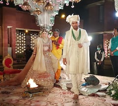 Deepak Chahar Wedding Photos: ఒక ఇంటివాడైన టీమిండియా ఆల్‌రౌండర్ దీపక్ చాహర్ - పెళ్లిఫొటోల్లో మెరిసిపోతున్న కొత్త జంట!