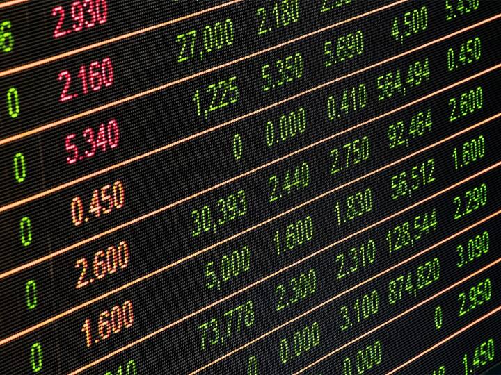 Stock Market closing bell Sensex ends in the red, Nifty below 16,600 Stock Market News: ఆరంభ లాభాలు ఆఖర్లో మాయం! మళ్లీ వెంటాడిన ఆ భయాలు!