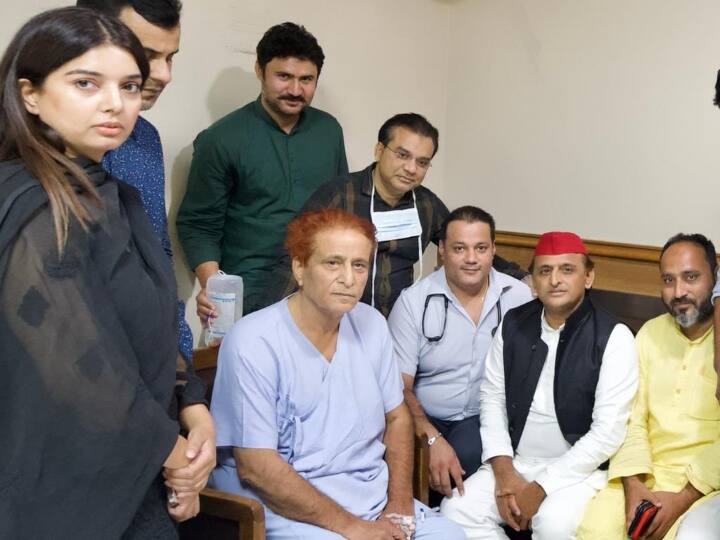 akhilesh yadav meets azam khan in delhi hospital ahead of azamgarh rampur bypolls Azam Khan से अस्पताल में मुलाकात के बाद आई Akhilesh Yadav की पहली प्रतिक्रिया, जानें- क्या कहा?