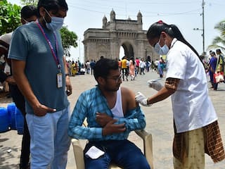 Corona in Mumbai: मुंबई में कोरोना के 1724 नए केस दर्ज, लगातार आठवें दिन एक हजार से ज्यादा मामले आए