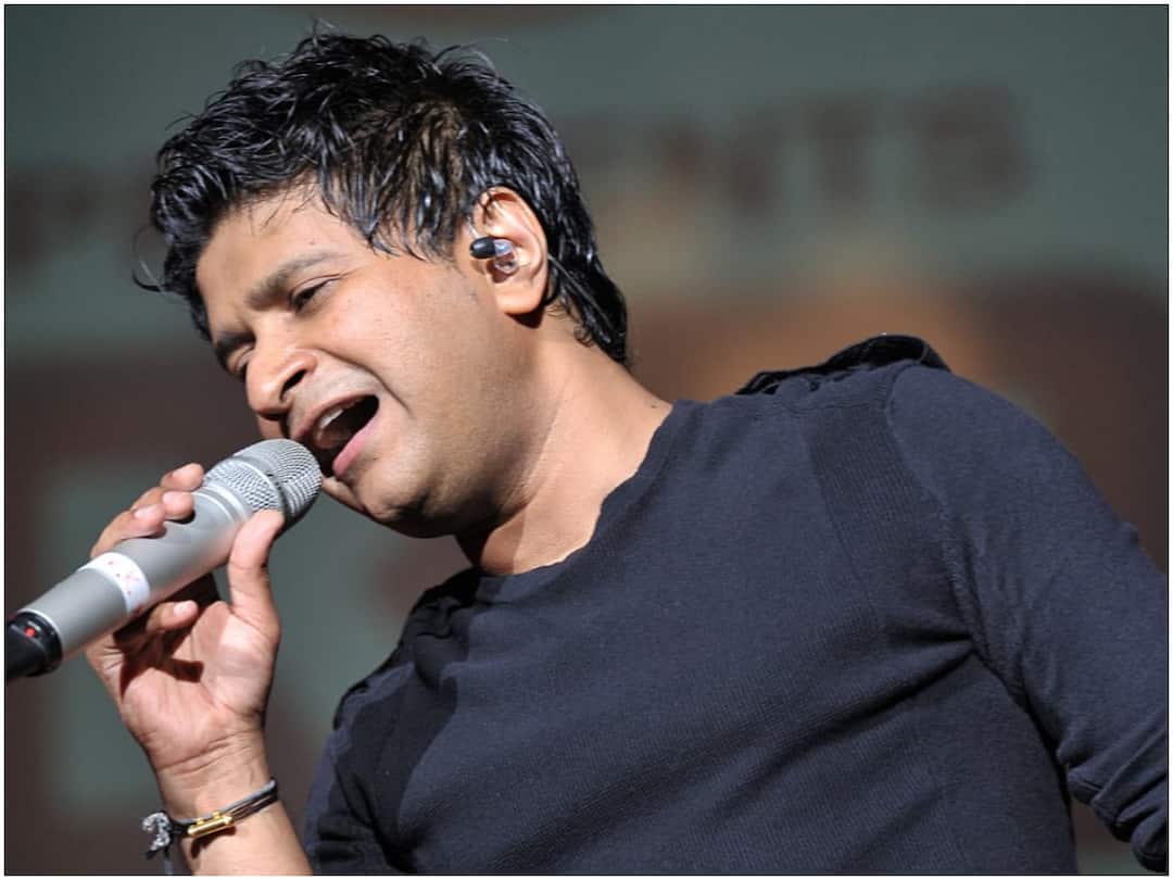 Singer KK: కోటి రూపాయలు ఆఫర్ చేసినా పెళ్లిలో పాడలేదు - అదీ సింగర్ కేకే కమిట్మెంట్ Singer KK Death Late singer Krishnakumar Kunnath character revealed when he refused to sing at wedding functions even if he was offered ₹1 crore Singer KK: కోటి రూపాయలు ఆఫర్ చేసినా పెళ్లిలో పాడలేదు - అదీ సింగర్ కేకే కమిట్మెంట్