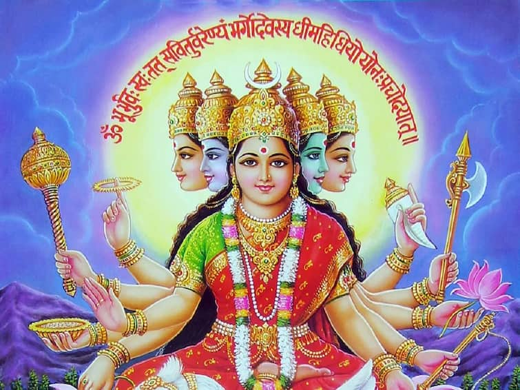 Know when Gayatri Jayanti and puja vidhi and shubh muhurat Gayatri Jayanti 2022: ક્યારે છે ગાયત્રી જયંતી ? જાણો તિથિ, પૂજા માટે શુભ મુહૂર્ત અને વિધિ