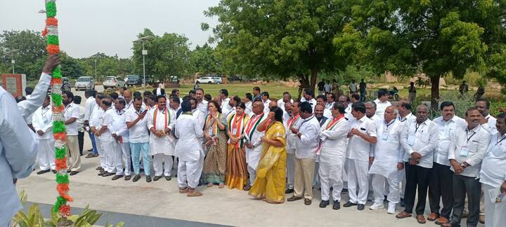 ఏఐసీసీ ఆదేశాల మేరకు నేడు కీసరలో రెండు రోజుల పాటు జరిగే నవ సంకల్ప్ మేథో మథన శిబిర్ సమావేశాలు ప్రారంభం అయ్యాయి.