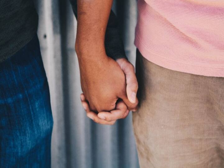 Swipe for love We eloped and married when our parents didn’t approve of our relationship Dating App Love : டேட்டிங் ஆப்ஸில் சாட்டிங்..! காதலித்து திருமணம் செய்த தன்பாலின இளைஞர்கள்...! எப்படி சாத்தியமானது..?
