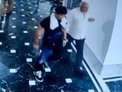 CCTV Footage: अस्पताल ले जाए जाने से पहले होटल के कॉरिडोर में दिखे थे सिंगर केके, सीसीटीवी में कैद हुए आखिरी पल