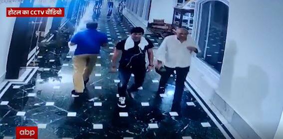 देखिए यह Exclusive Video जब KK परफॉर्मेंस दे कर ऑडिटोरियम से निकले...