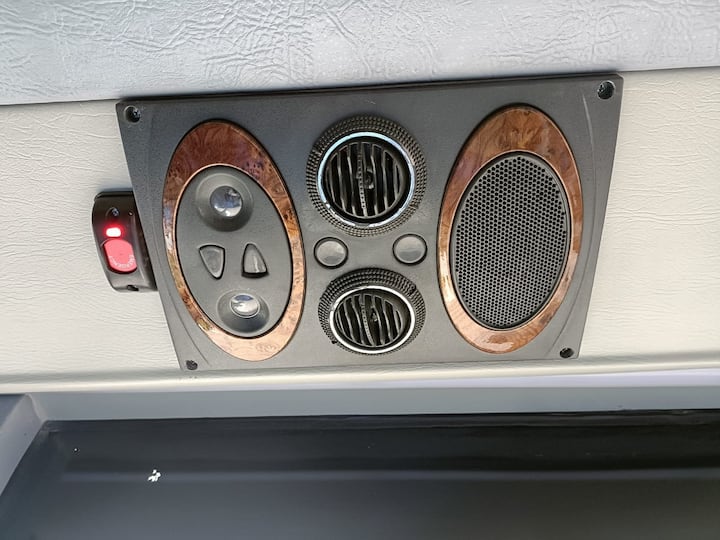 ध्वनी व प्रदुषणविरहीत तसेच वातानुकूलीत बस असणार असून प्रवाशांना गारेगार प्रवासाचा अनुभव घेता येणार आहे.