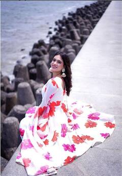 નેહા મલિકના નવા ફોટોશૂટએ મચાવ્યો કહેર, દેશી ગોરી બની ગઈ સુપર સેન્સેશન