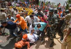 Delhi Water Crisis: दिल्ली में पानी को लेकर बीजेपी कार्यकर्ताओं का प्रदर्शन, सचिवालय का किया घेराव, देखें तस्वीरें