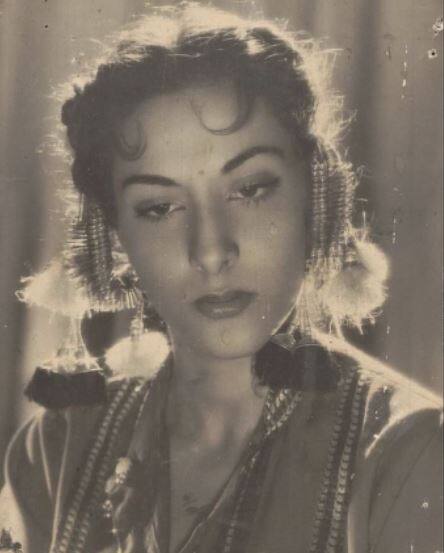 नरगिस दत्त ने अपने पति सुनील दत्त के साथ अजंता कला सांस्कृतिक मंडली का गठन किया, जिसमें उस समय के कई प्रमुख अभिनेता और गायक शामिल थे, जिन्होंने देश के सीमावर्ती क्षेत्रों में स्टेज शो किए.