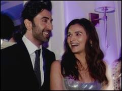 Alia Bhatt Missing Ranbir Kapoor: 'ब्रह्मास्त्र' के प्रमोशन के दौरान बोलीं आलिया भट्ट, 'शरीर यहां लेकिन आत्मा तो रणबीर के पास..'