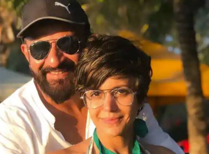 ਅਭਿਨੇਤਰੀ ਮੰਦਿਰਾ ਬੇਦੀ ਦੇ ਪਤੀ ਅਤੇ ਫਿਲਮ ਨਿਰਮਾਤਾ ਰਾਜ ਕੌਸ਼ਲ ਦੀ 30 ਜੂਨ 2021 ਨੂੰ ਮੁੰਬਈ ਵਿੱਚ ਦਿਲ ਦਾ ਦੌਰਾ ਪੈਣ ਕਾਰਨ 50 ਸਾਲ ਦੀ ਉਮਰ ਵਿੱਚ ਮੌਤ ਹੋ ਗਈ ਸੀ। ਉਸ ਦੀ ਮੌਤ ਨੇ ਲੋਕਾਂ ਨੂੰ ਸਦਮੇ ਵਿੱਚ ਪਾ ਦਿੱਤਾ ਸੀ।