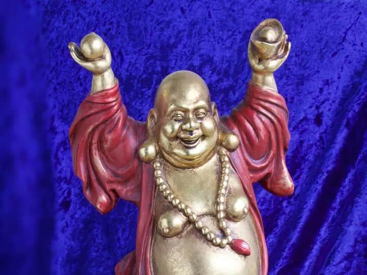 Significance of laughing Buddha statue for home Laughing Buddha: જો તમે ઘરમાં લાફિંગ બુદ્ધાની પ્રતિમા રાખતા હોવ તો જાણી લો આ ખાસ વાતો