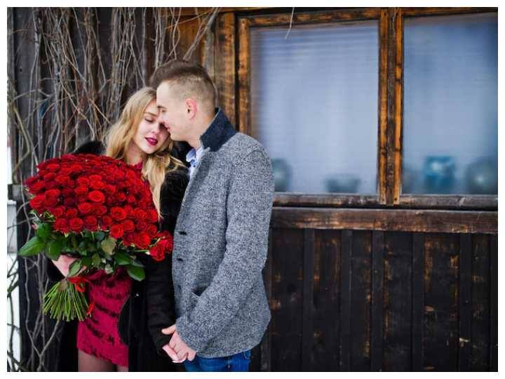 बिल शेयर करें :डेट के आखिर में कोशिश करें की आप बिल शेयर करें. यह आप उनकी आंखों में देख कर समझ सकते हैं कि वह क्या चाहती हैं.