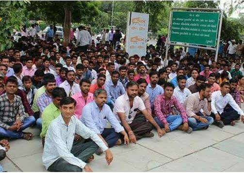 Gandhinagar Village computer operator VCE workers end strike after 22 days ગાંધીનગરઃ VCE કર્મચારીઓએ 22 દિવસ બાદ હડતાળ સમેટી, જાણો સરકારે કર્મચારીઓને શું ચિમકી આપી