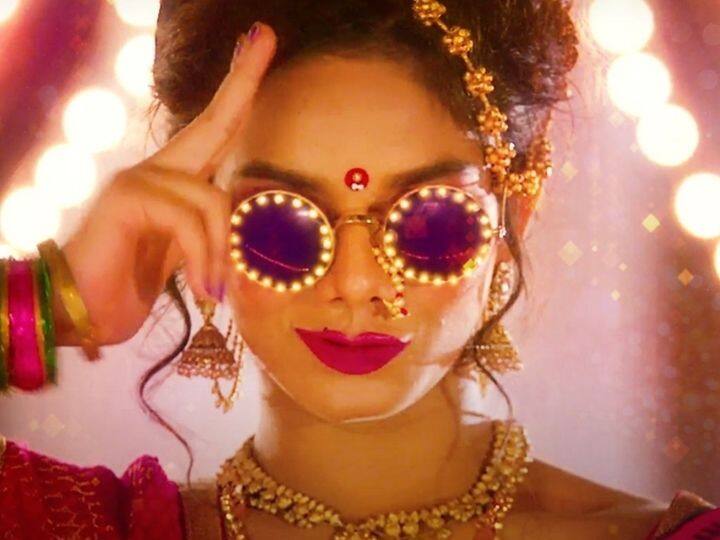 Dolyavar Gogal Lava : ‘डोळ्यावर गॉगल लावा’; ‘भिरकीट’चित्रपटामधील ठसकेदार लावणी प्रेक्षकांच्या भेटीला Bhirkit marathi movie song Dolyavar Gogal Lava release Dolyavar Gogal Lava : ‘डोळ्यावर गॉगल लावा’; ‘भिरकीट’चित्रपटामधील ठसकेदार लावणी प्रेक्षकांच्या भेटीला